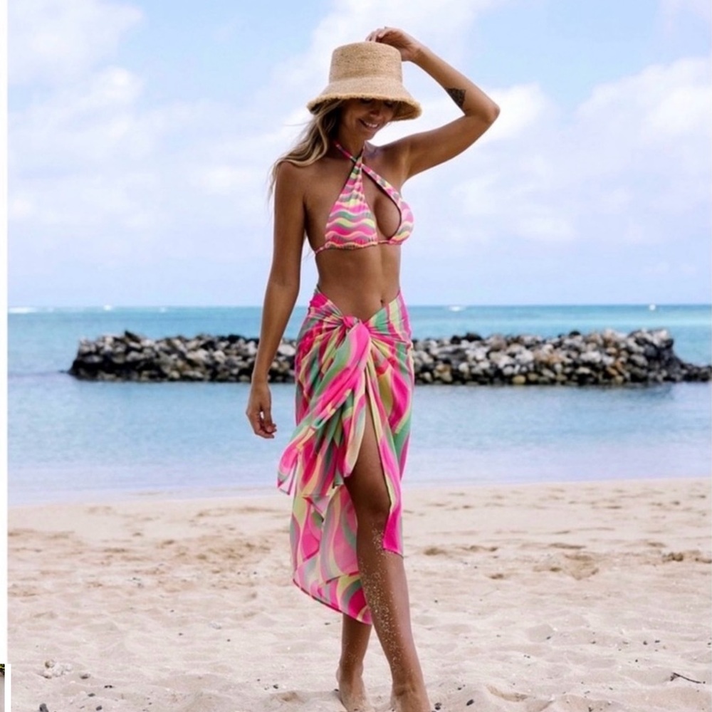 ‼️WOW‼️Beach Riot Bikini 3-piece Set + Sarong‼️